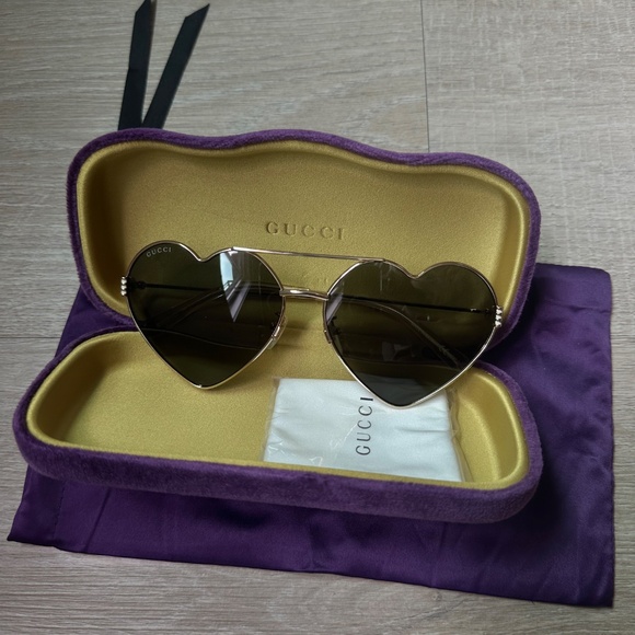 Gucci Women's Heart-Frame Wire Sunglasses - Picture 3 of 3